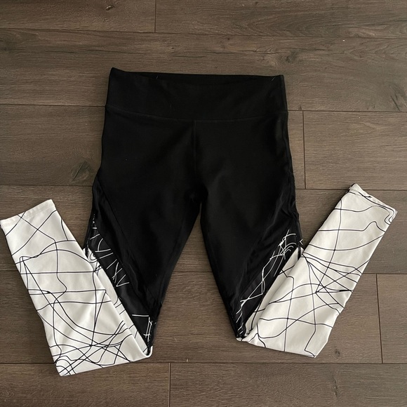 NWOT Fabletics Mid-Rise Mesh Powerhold Legging sz. Small - Picture 2 of 6